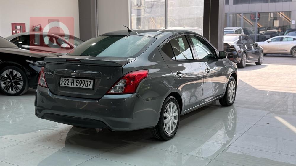 نيسان فيرسا